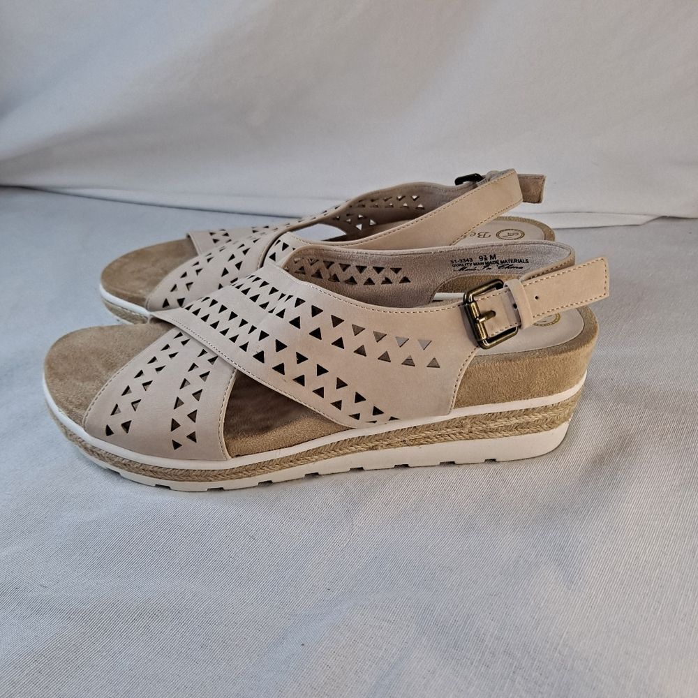 Bella Vita Women's Cosette Espadrille Sandals Size 9.5M Tan Perforated Faux